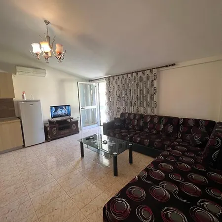 House For Rent Jurgen Сasa de vacaciones Golem (Tirana)